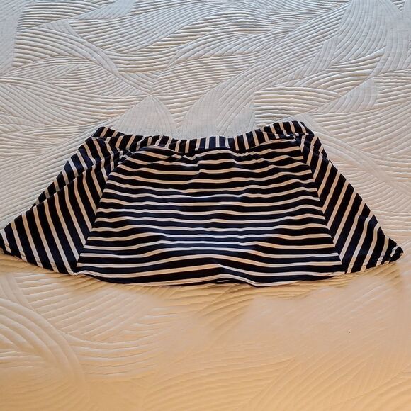 Lands' End Ladies Swimsuit Skort 12 - Picture 6 of 6